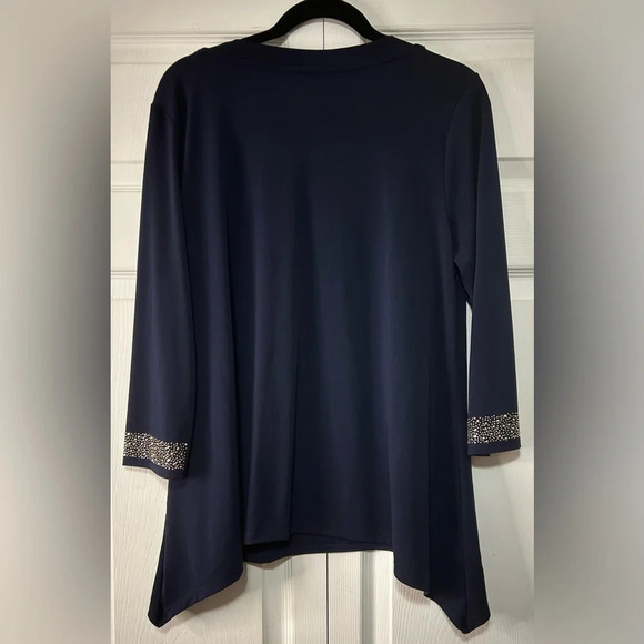 Women's Croft & Barrow® Embellished Shark-Bite Hem Nave Blue Top. Size Large - Picture 7 of 9